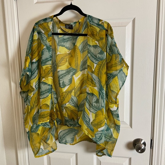 Free Press Woman’s Yellow and Green Leaf Print Kimono - Picture 3 of 13